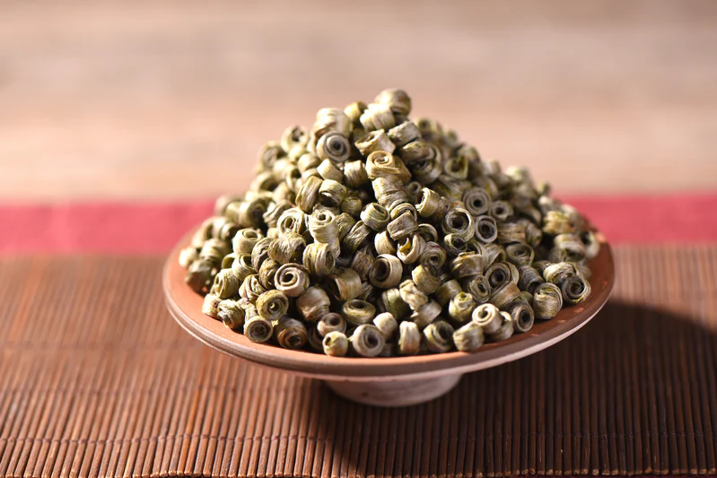Premium Hand-Rolled Yu Er Huan White Tea